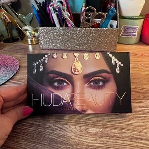 HUDA BEAUTY Desert Dusk Eyeshadow Palette